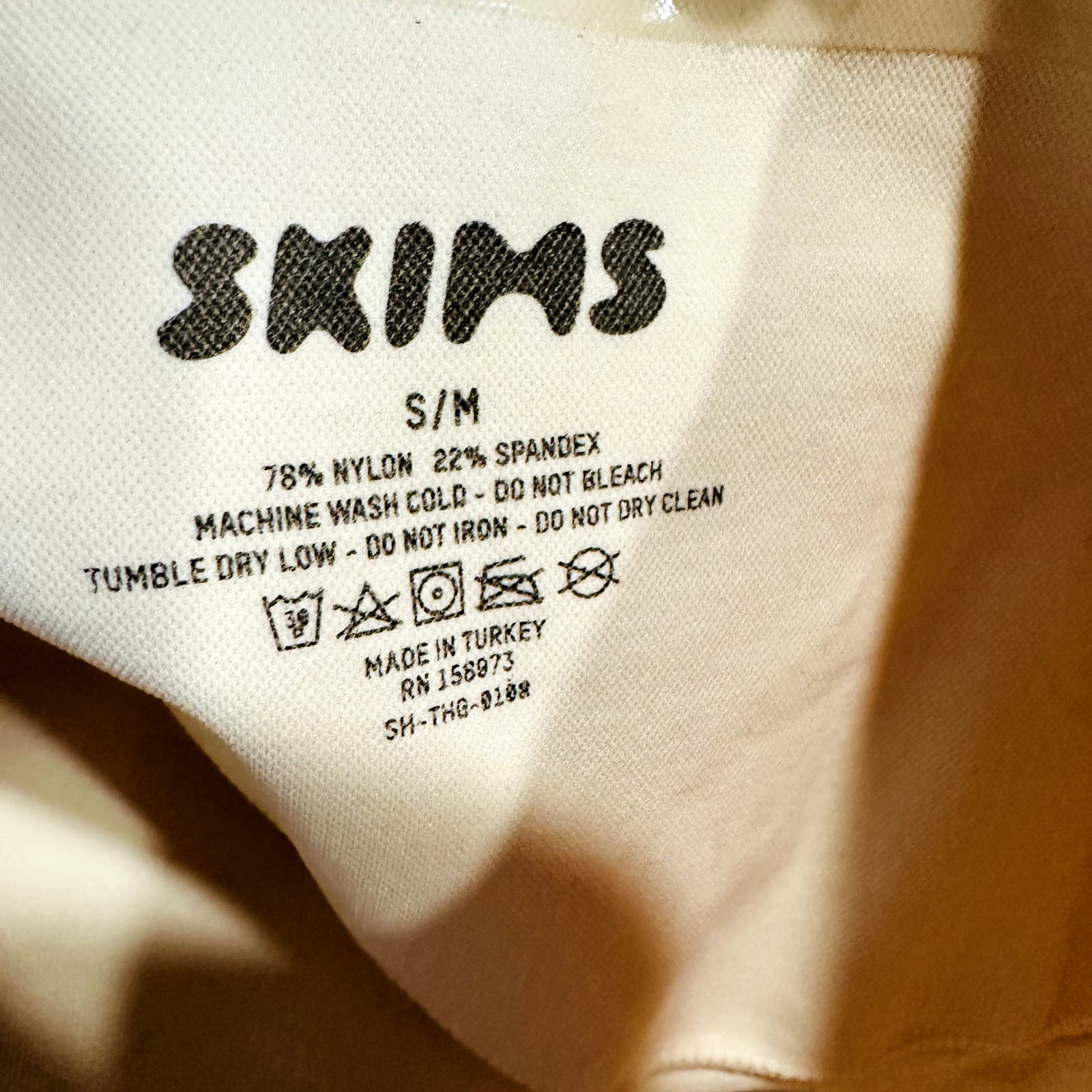 SKIMS NWOT Seamless Sculpt Mid Waist Thong Sand Size S/M