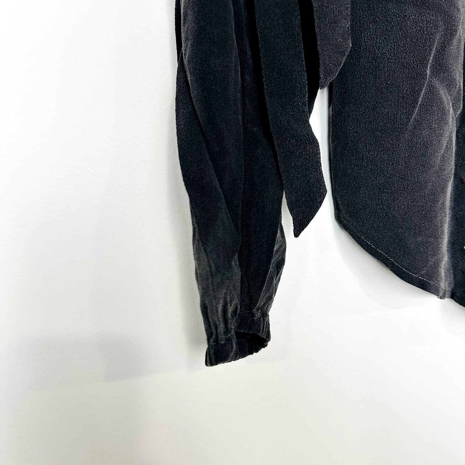 Chaser NWOT Silk V-Neck Tie Dye Cold Shoulder Bow Long Sleeve Blouse Black
