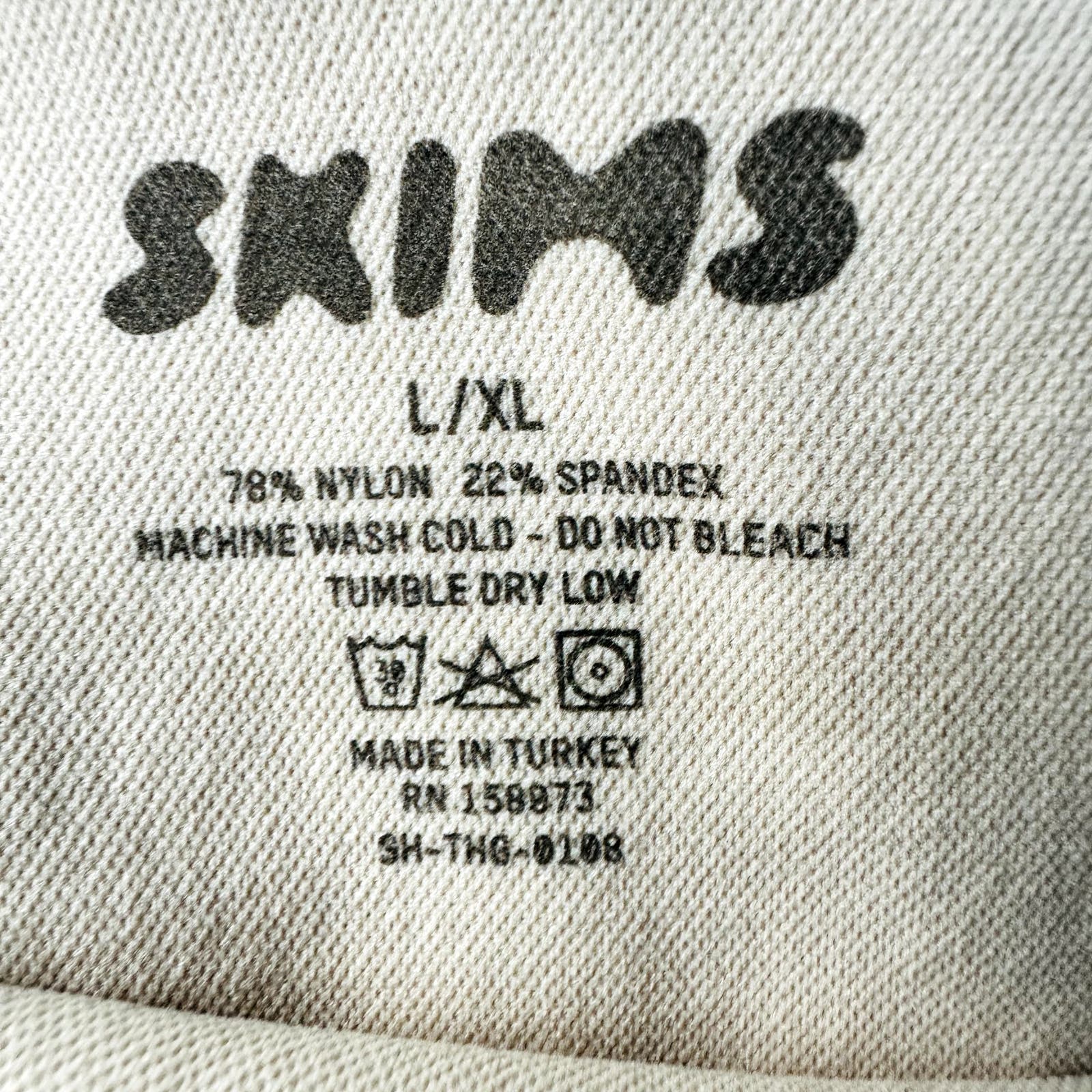 SKIMS NWOT Shapewear Mid Waisted Thong Shaping Bottoms Size L/XL