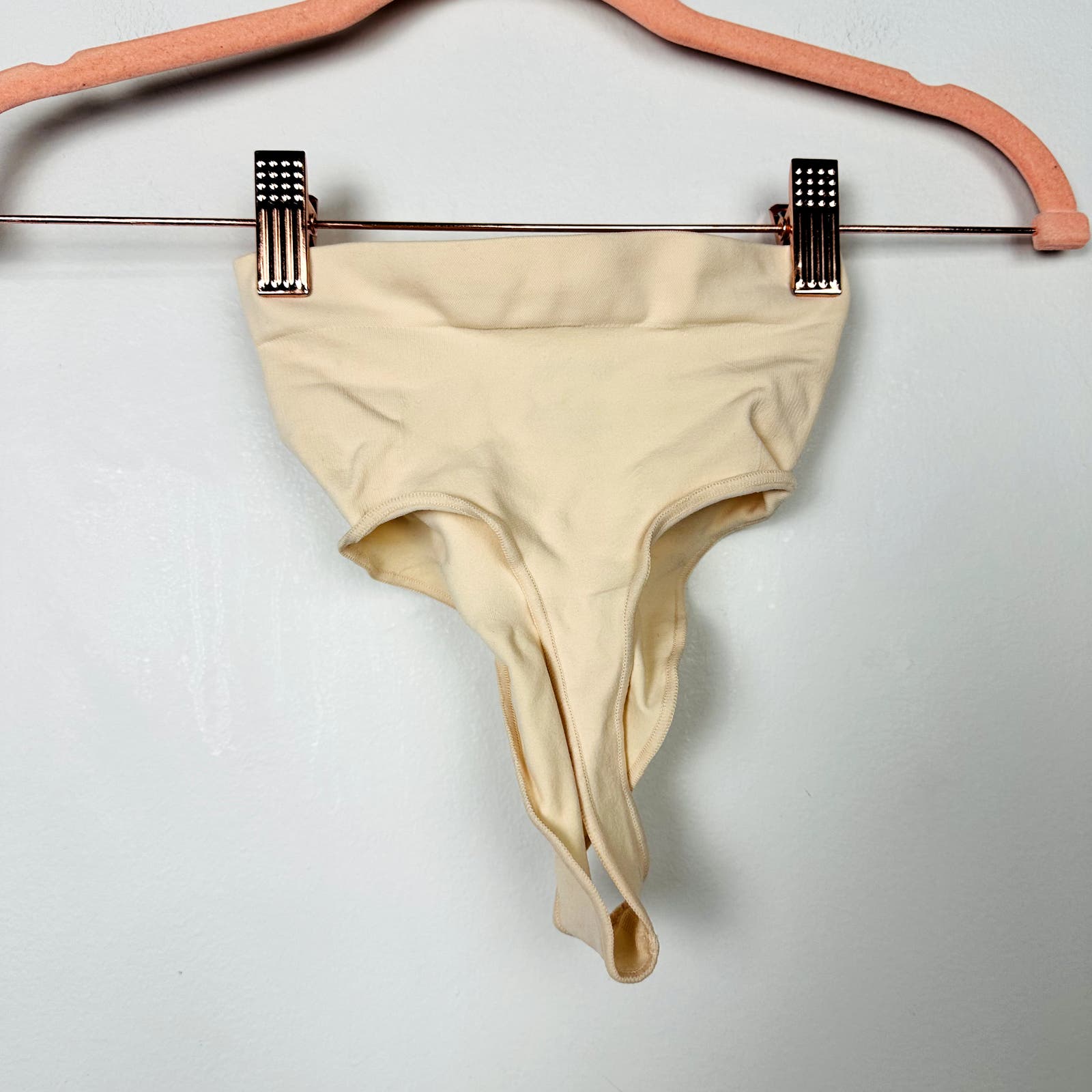 SKIMS NWOT Sculpting Mid Waist Thong Sand Size XXS/XS