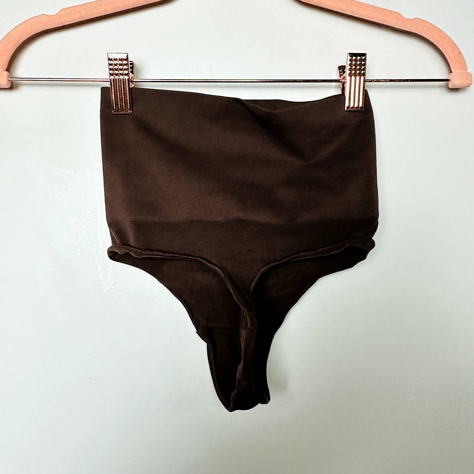 SKIMS NWOT Seamless Sculpt Mid Waist Thong Cocoa Size L/XL