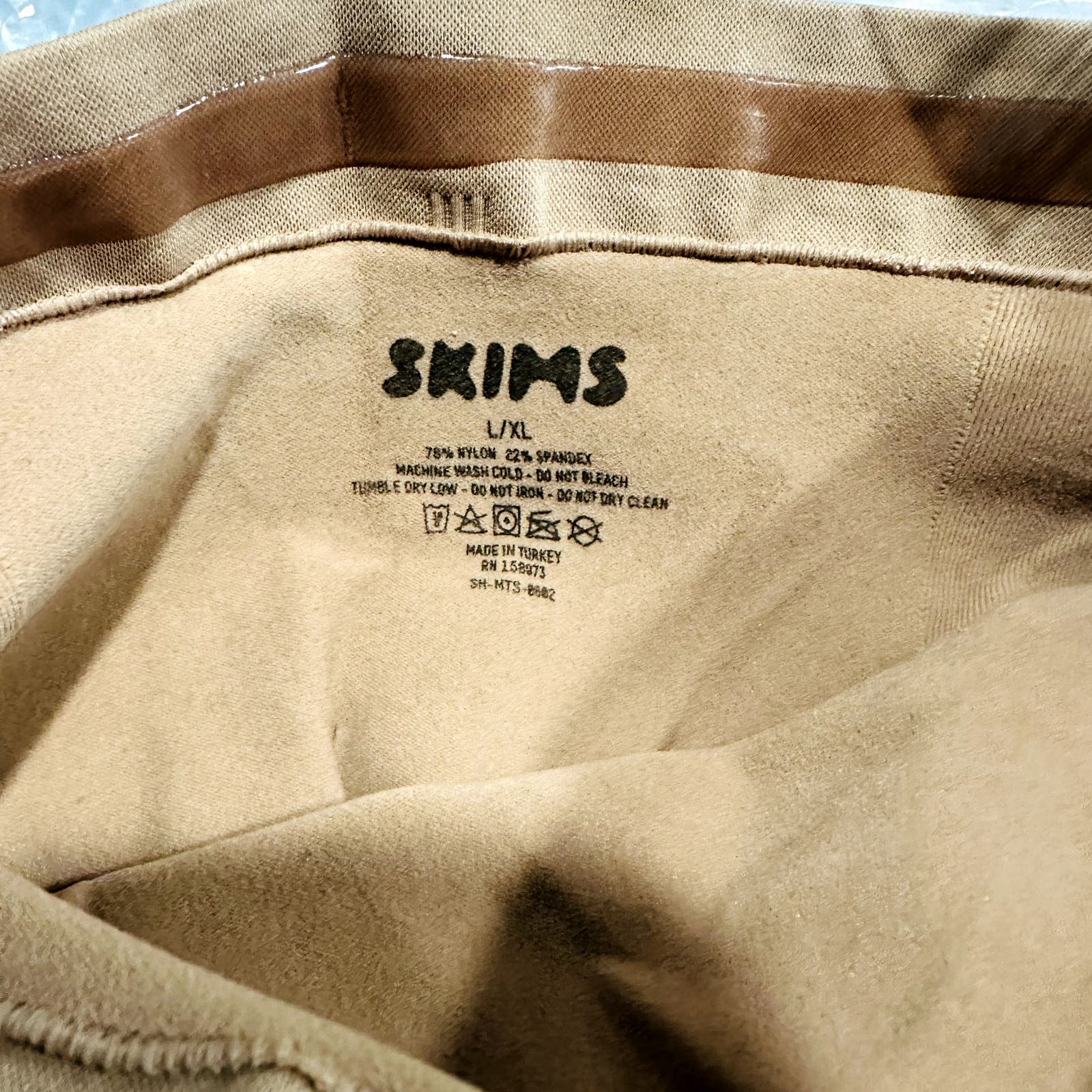 SKIMS NWOT Seamless sculpt MID THIGH SHORT Size L/XL