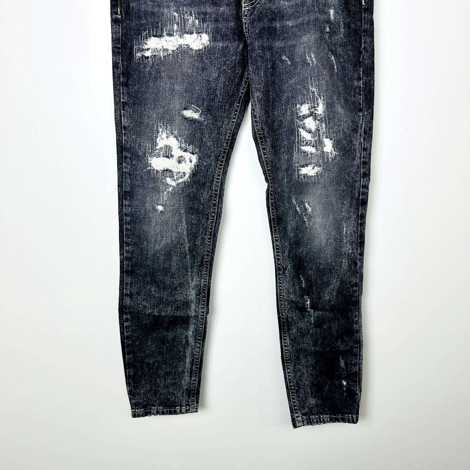 Ser.O.Ya NWT Phoenix Diego Tapered Cropped Denim Jeans Distressed Size 30x27