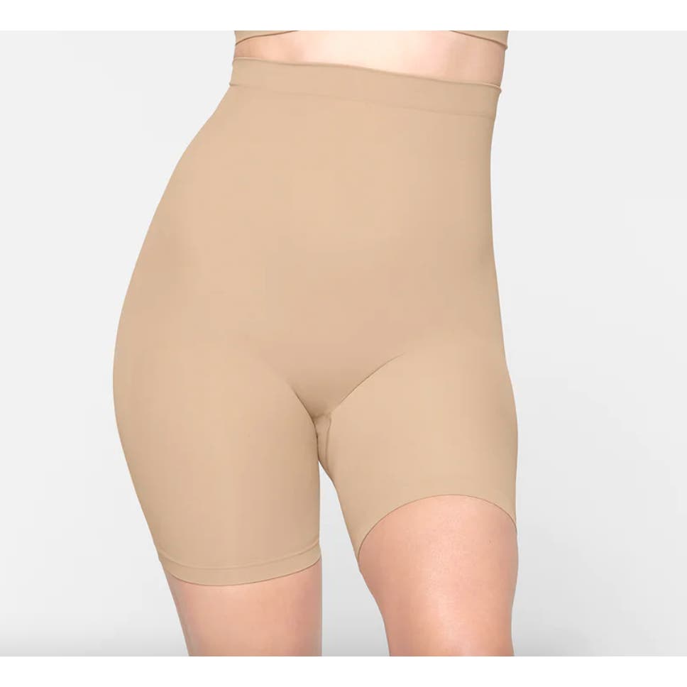 SKIMS NWOT Seamless sculpt MID THIGH SHORT Clay Size L/XL