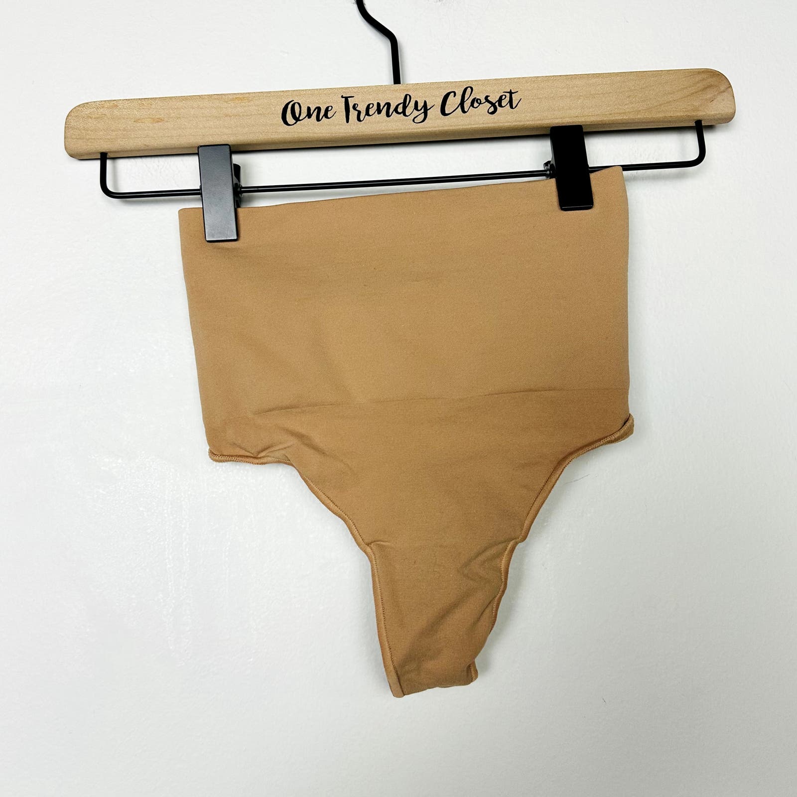 SKIMS NWOT MID WAIST THONG Core Control Size S/M