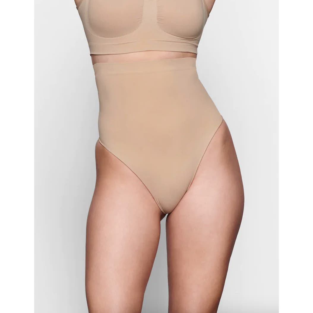 SKIMS NWOT Sculpting Seamless HIGH-WAISTED THONG Shapewear Clay Size L/XL