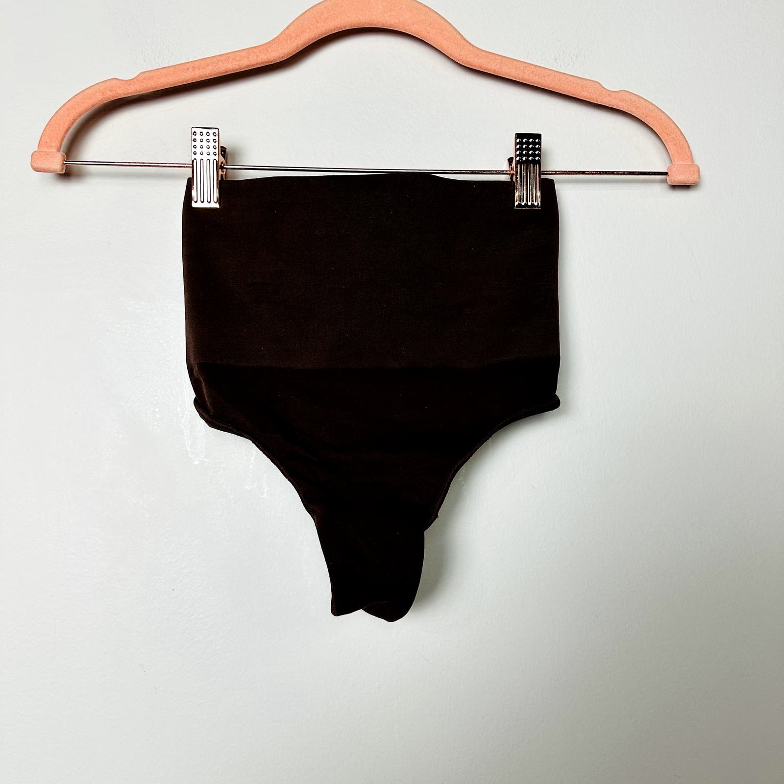 SKIMS NWOT Seamless Sculpt Mid Waist Thong Cocoa Size L/XL