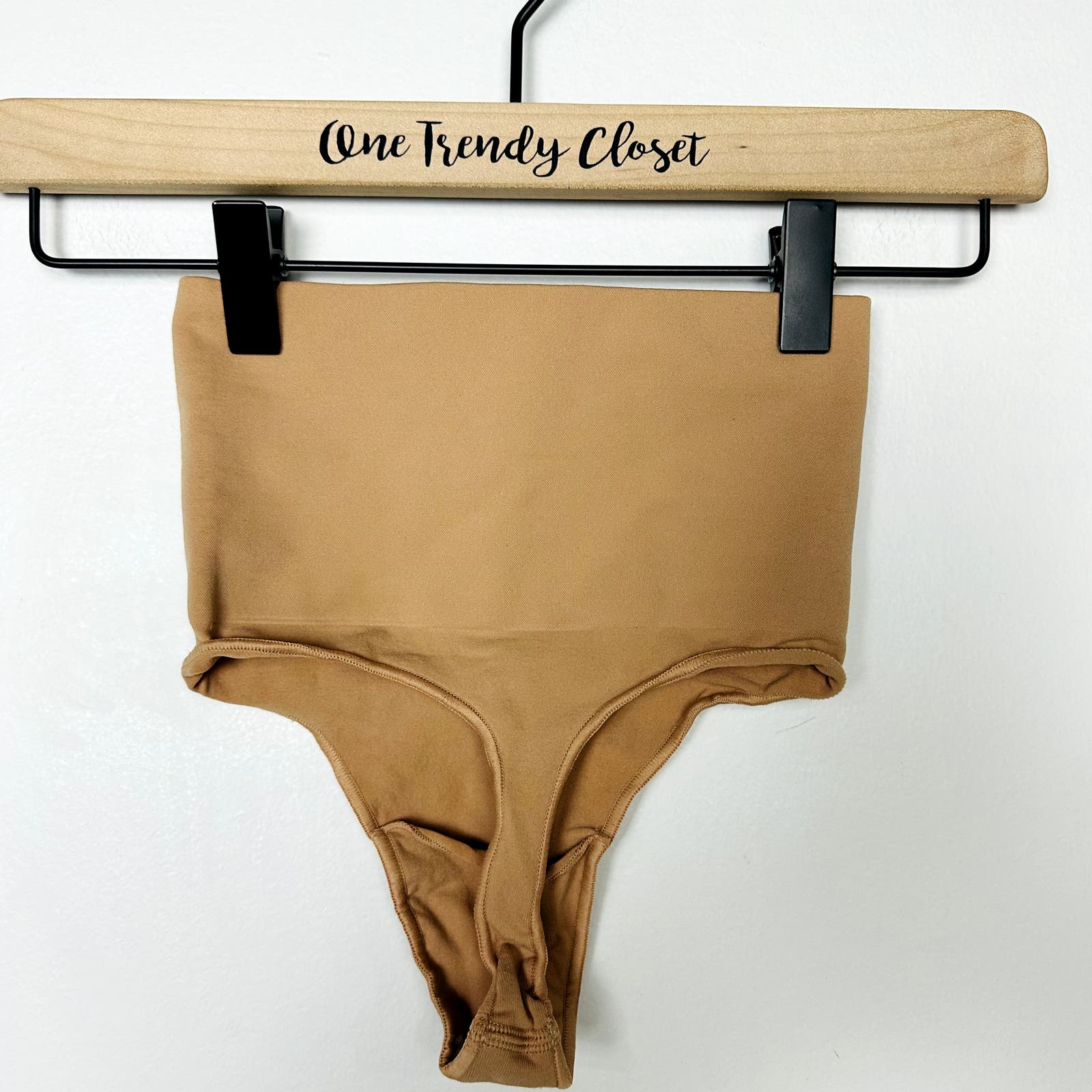 SKIMS NWOT MID WAIST THONG Core Control Size S/M