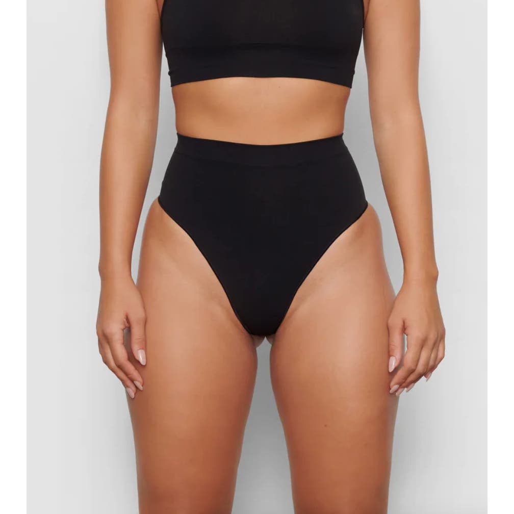 Skims NWOT seamless sculpt mid waist thong onxy Size L/XL