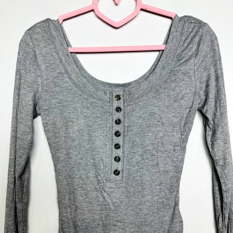 Lulus NWT Simply the Best Long Sleeve Button-Front Bodysuit Heathered Gray Small
