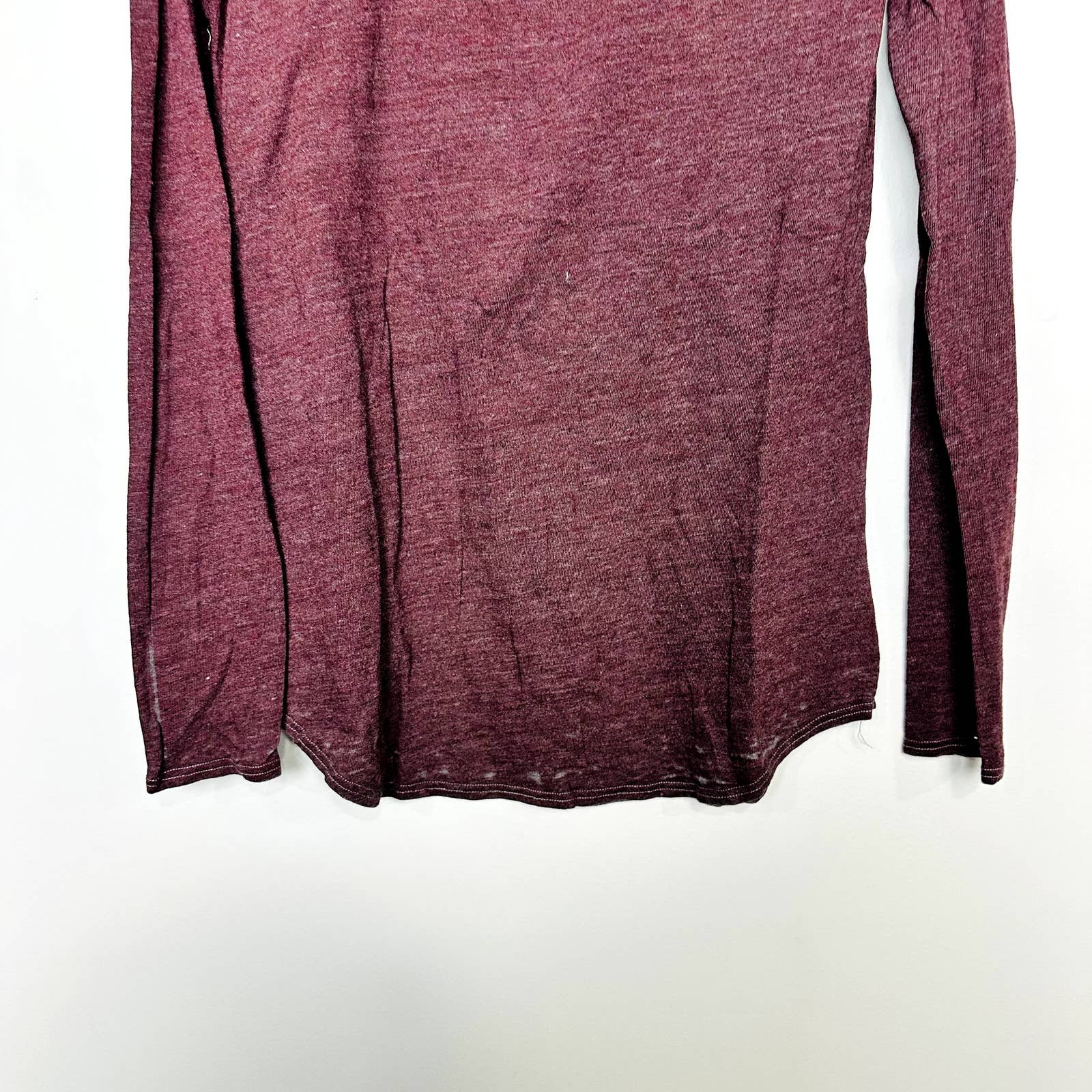 Chaser NWT Triblend Front Vent Long Sleeve Shirttails Tee Malbec Sz Small CW5935
