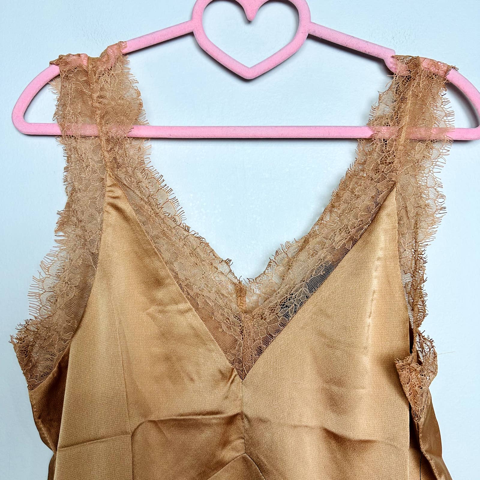 Lulus NWT Forever Flirty Lace V-Neck Sleeveless Satin Cami Top Tan Size Medium