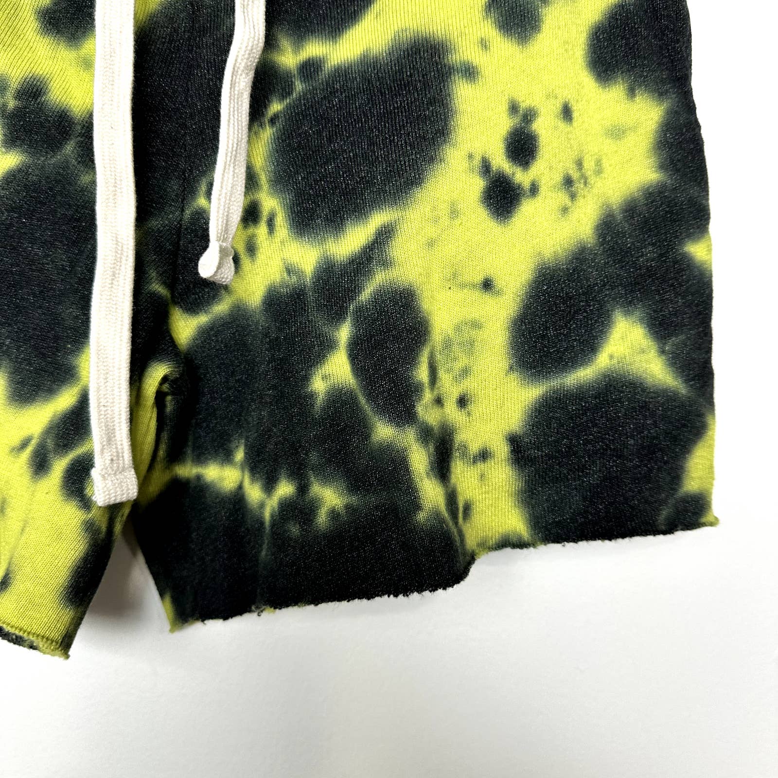 Monrow NWT Tie Dye Drawstring Raw Edge Vintage Sweat Shorts Neon Green Sz Small