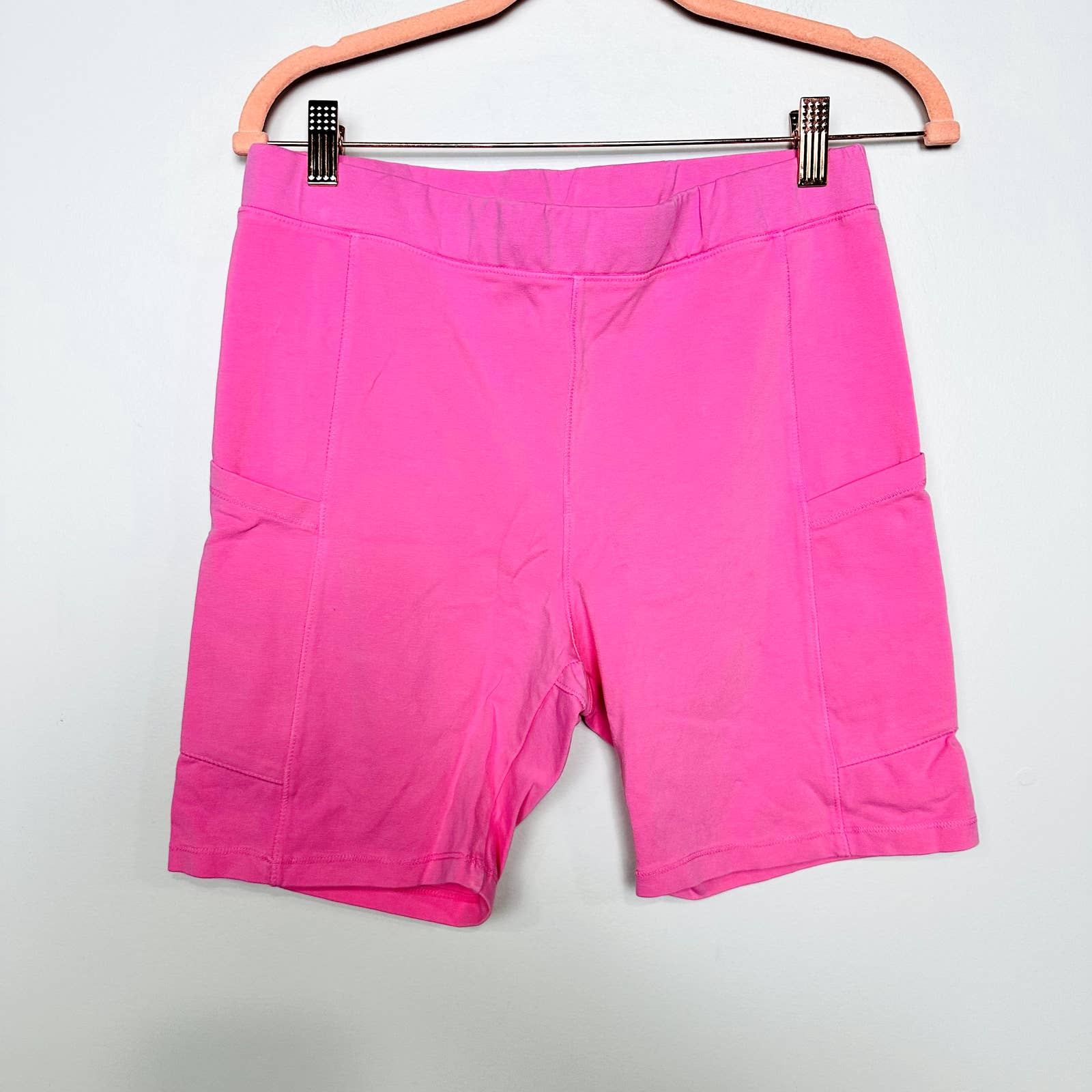 Monrow NWT Athletic Workout Running Pockets Activewear Biker Shorts Hotpink