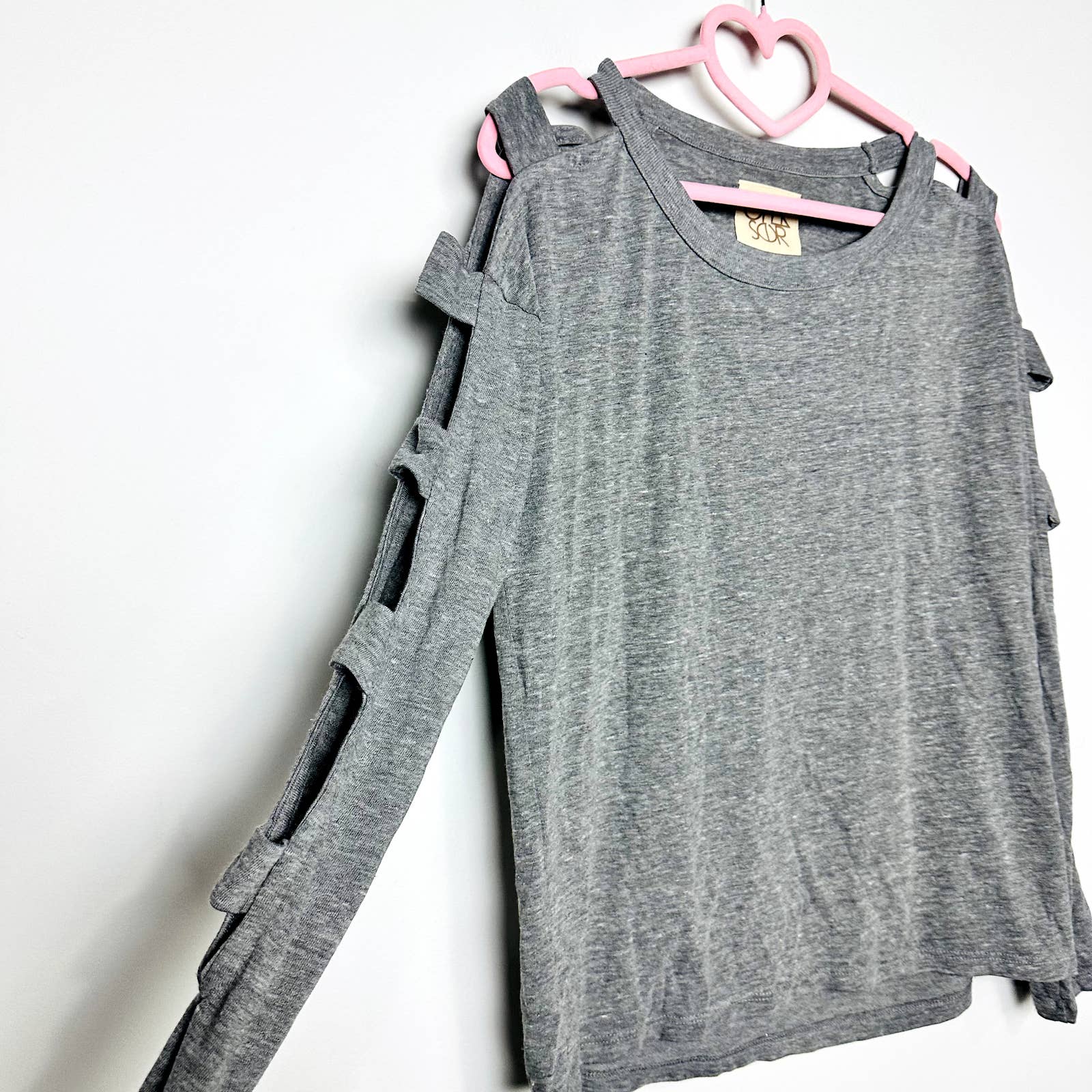 Chaser NWOT Strappy Cutout Long Sleeve Scoop Neck Casual Top Heather Gray Small