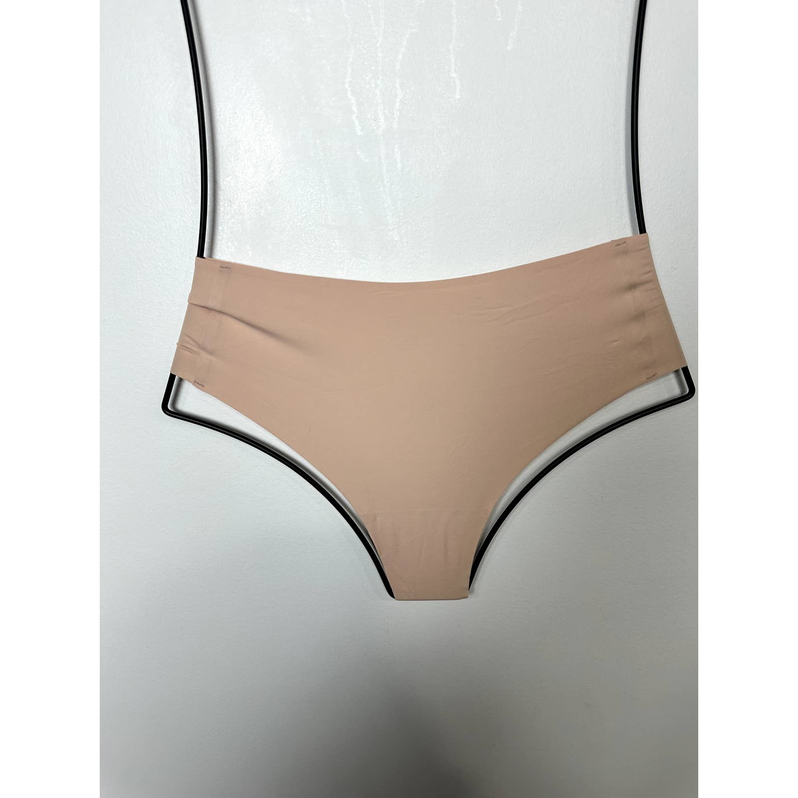 Everlane NWT The ReNew Seamless Stretch Low Rise Thong Panty Light Tan Sz Medium