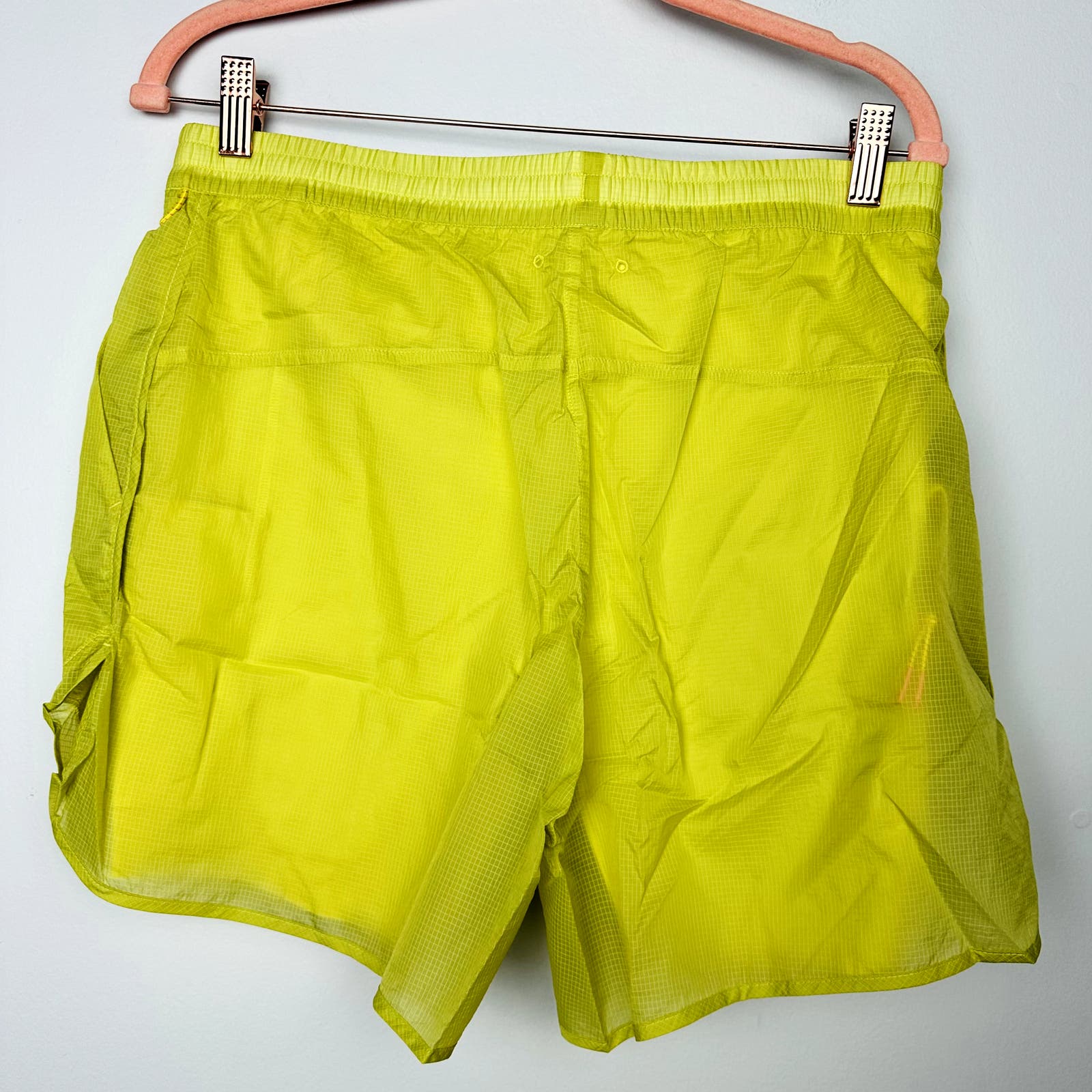 Outdoor Voices NWT Pear BreakLite 5" Shorts Size Large