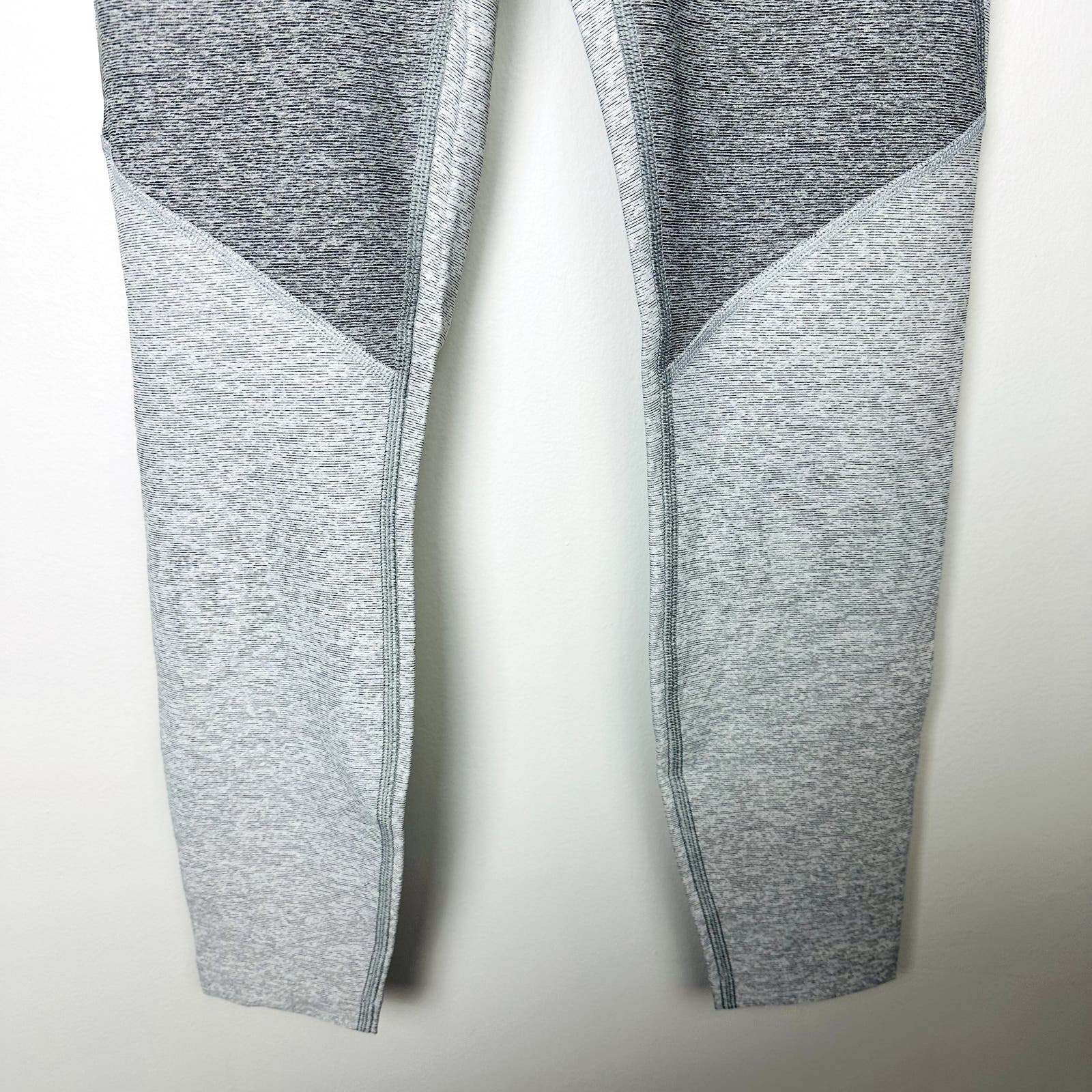 Outdoor Voices NWT Dove Ash Warmup 3/4 Legging Size XS