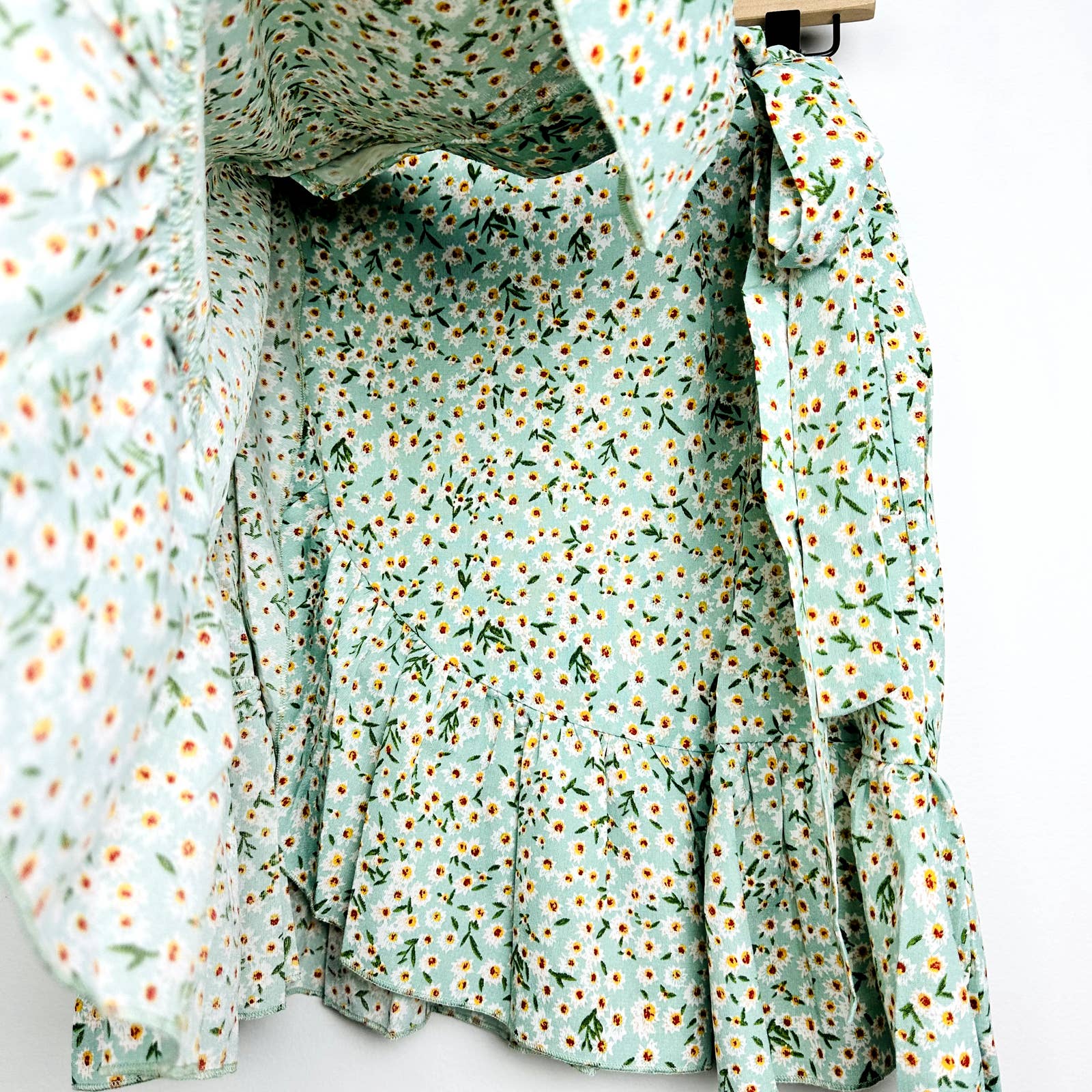 Lulus NWT Flourishing Dreams Ditsy Floral Print Wrap Mini Skirt Mint Green