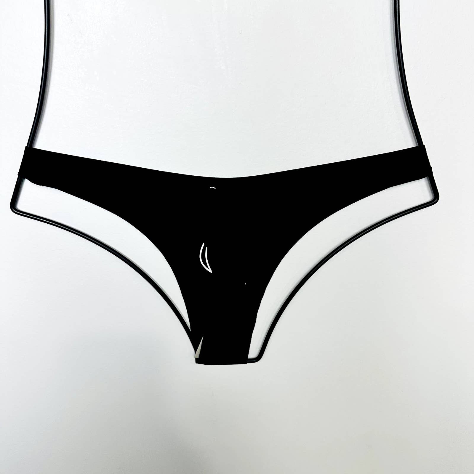 Everlane NWT The Invisible Low Rise Classic Seamless Thong Panty Black Sz Small