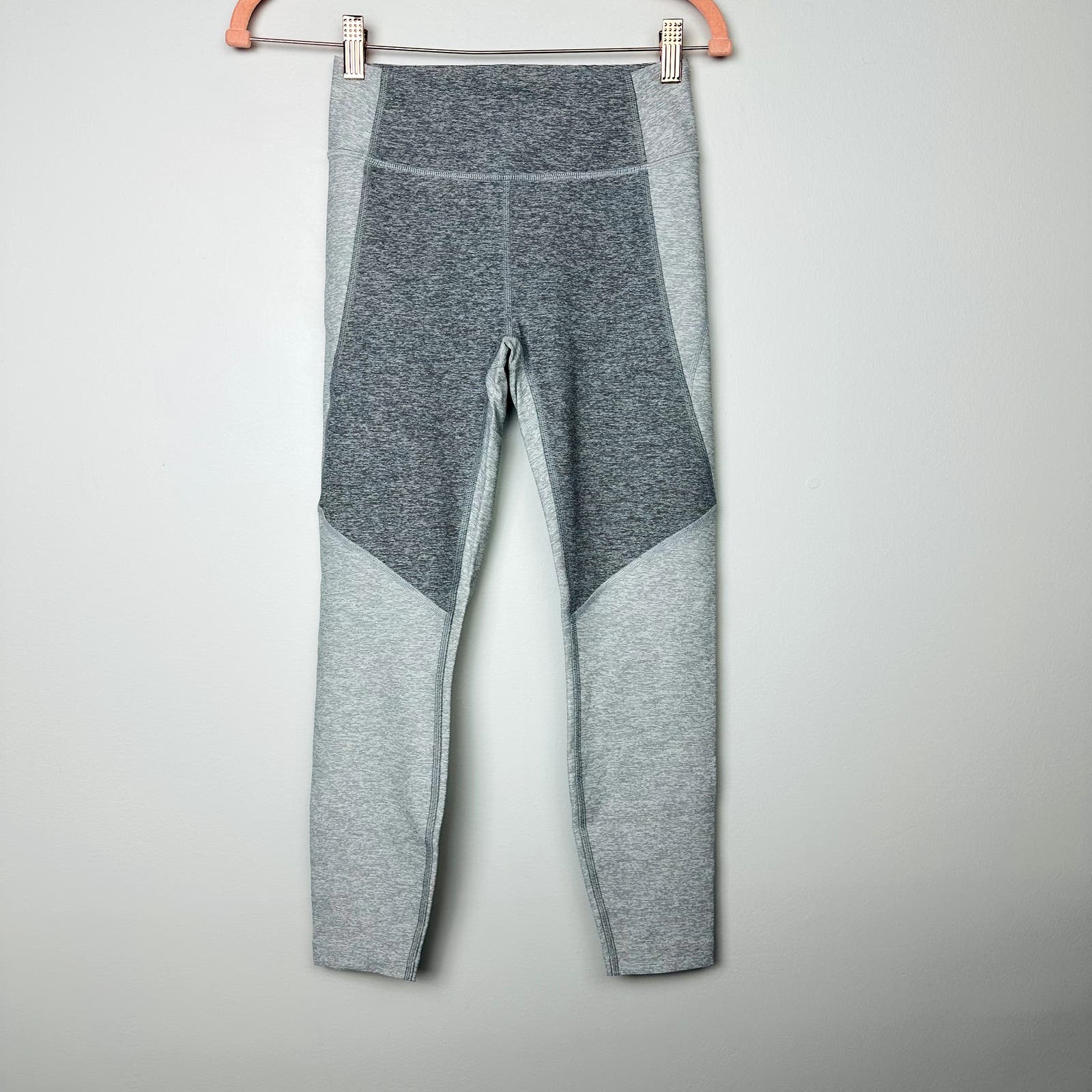 Outdoor Voices NWT Dove Ash Warmup 3/4 Legging Size XS