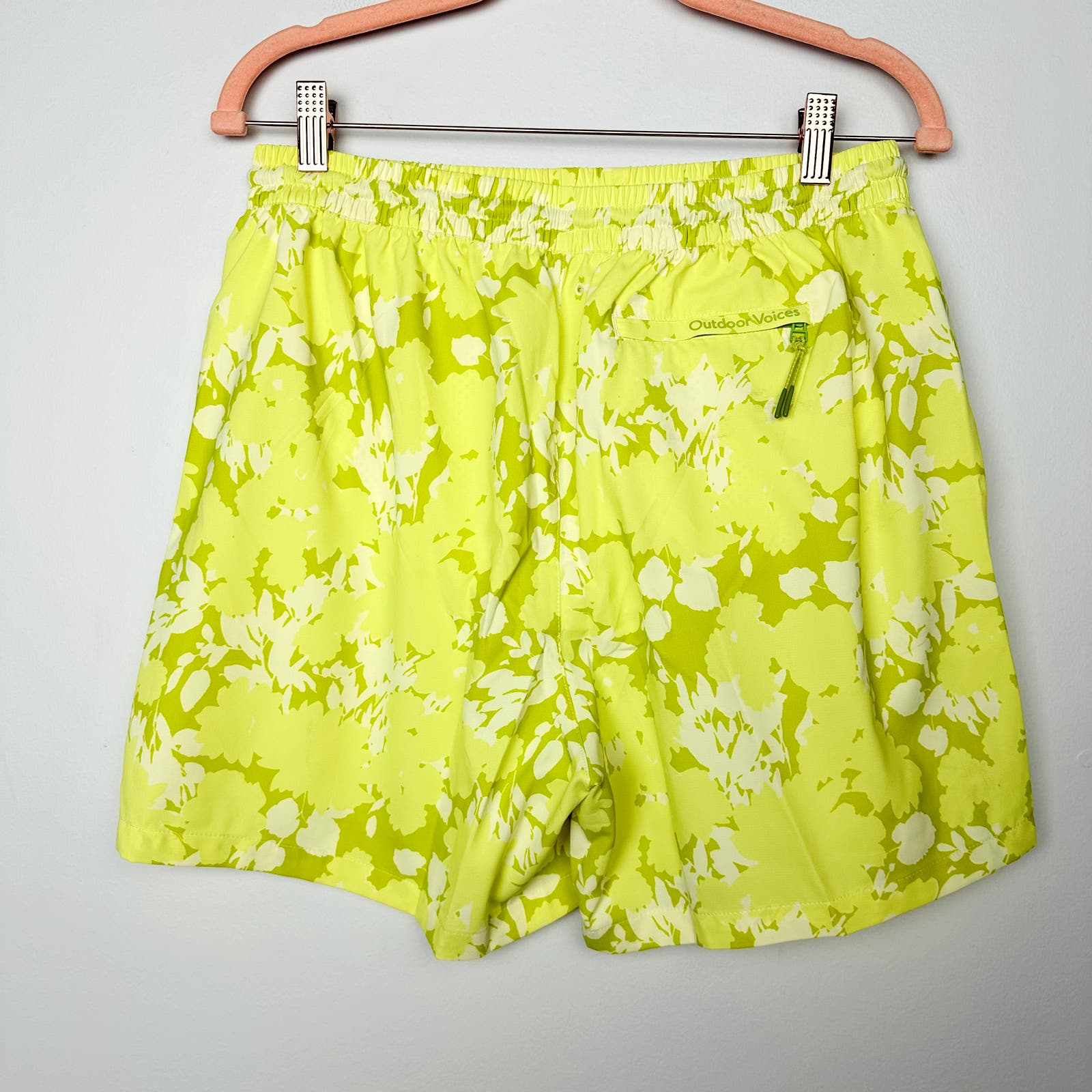 Outdoor Voices NWT HyperGreen Floral Solarcool 5" Short Size Medium