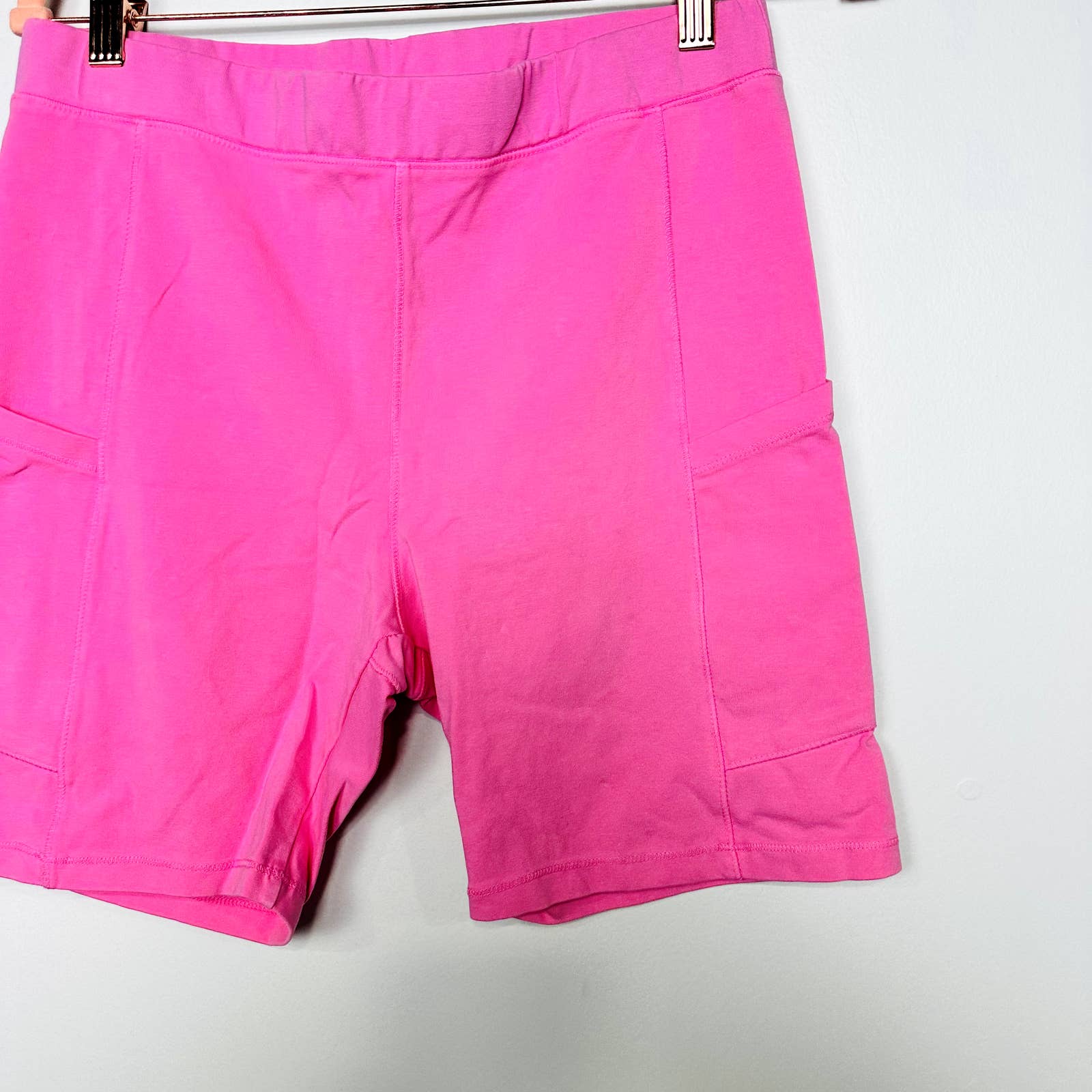 Monrow NWT Athletic Workout Running Pockets Activewear Biker Shorts Hotpink