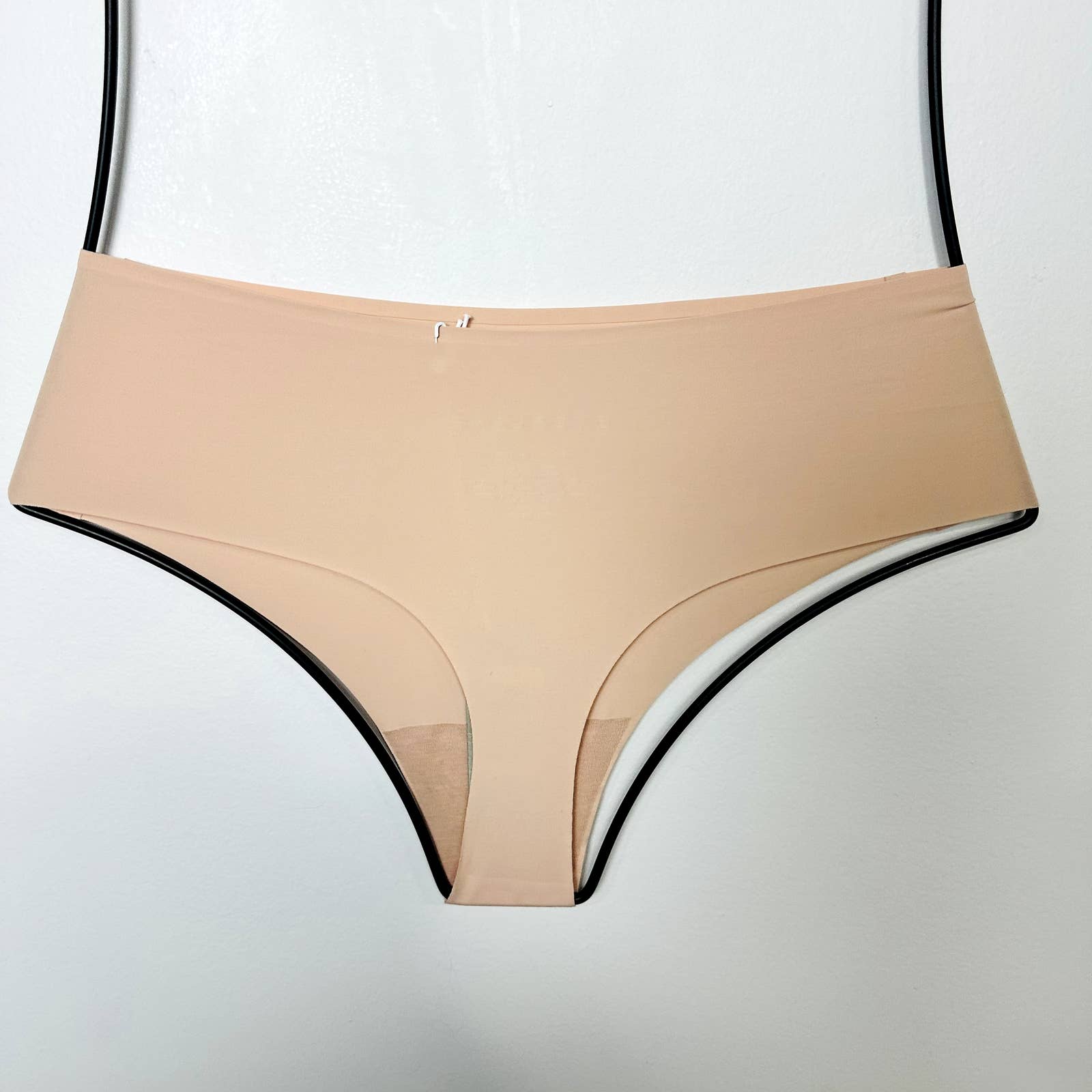 Everlane NWT The ReNew Seamless Stretch Low Rise Thong Panty Light Tan Sz Small