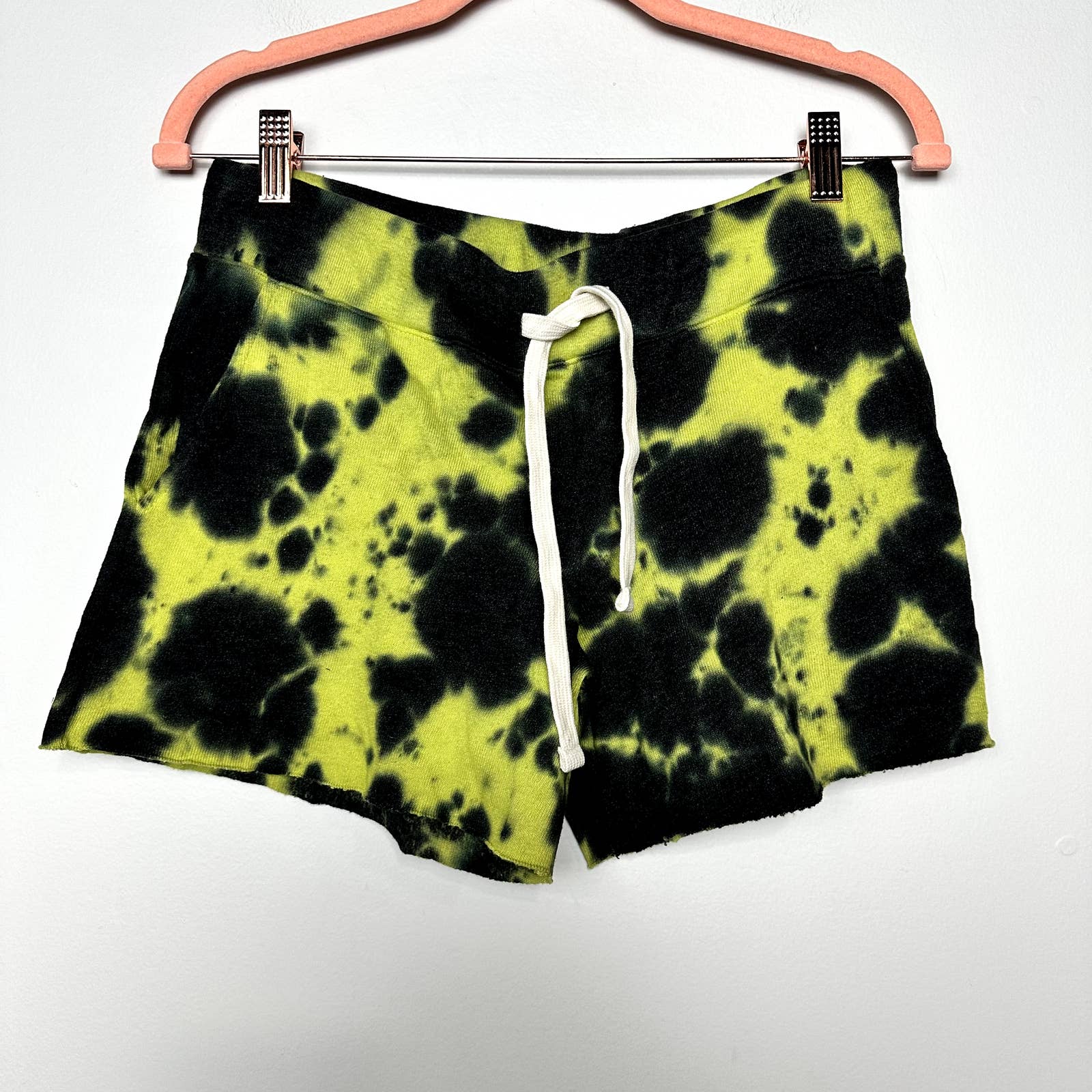 Monrow NWT Tie Dye Drawstring Raw Edge Vintage Sweat Shorts Neon Green Sz Small