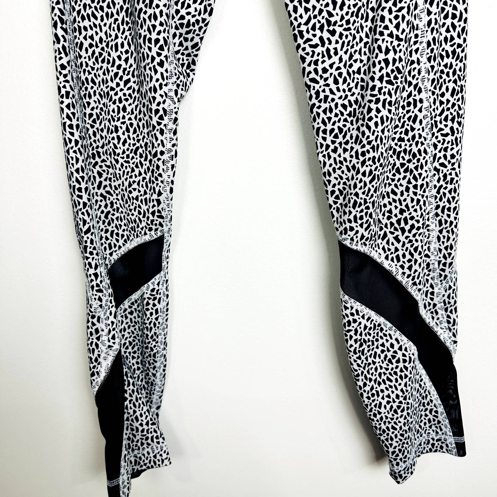 Lululemon Inspire Tight II Mesh Miss Mosaic Cropped Leggings Multi Size 4