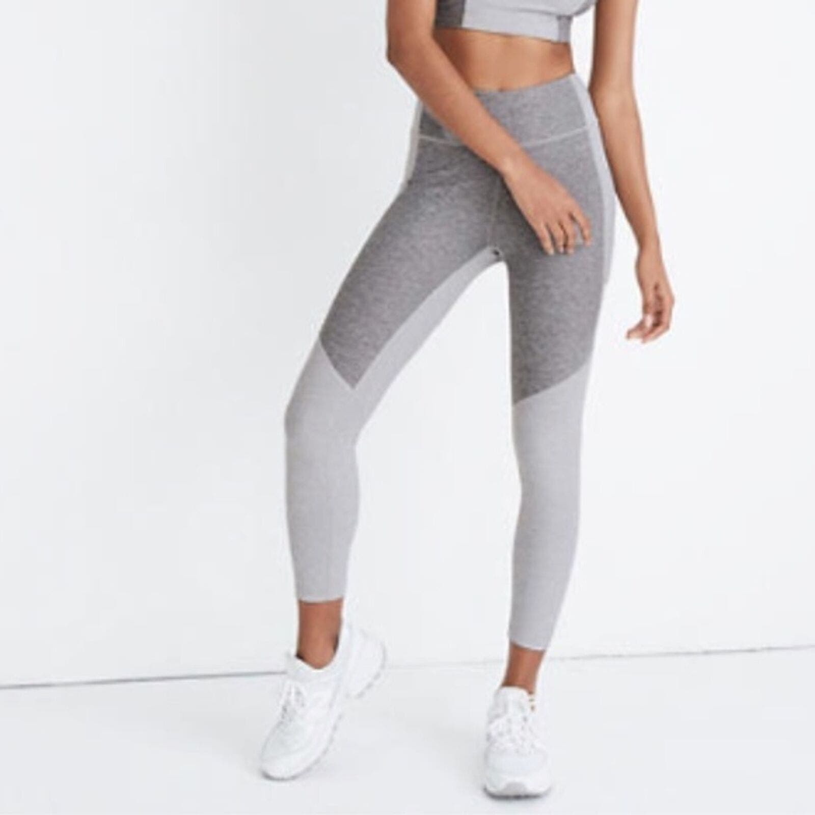 Outdoor Voices NWT Dove Ash Warmup 3/4 Legging Size XS