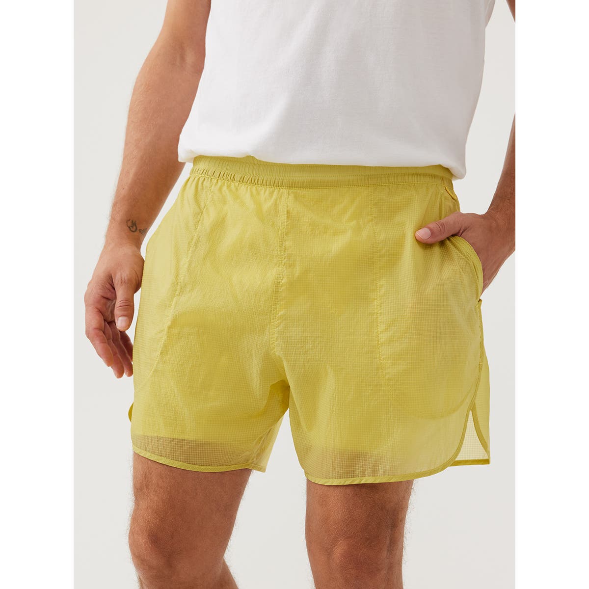 Outdoor Voices NWT Pear BreakLite 5" Shorts Size Small