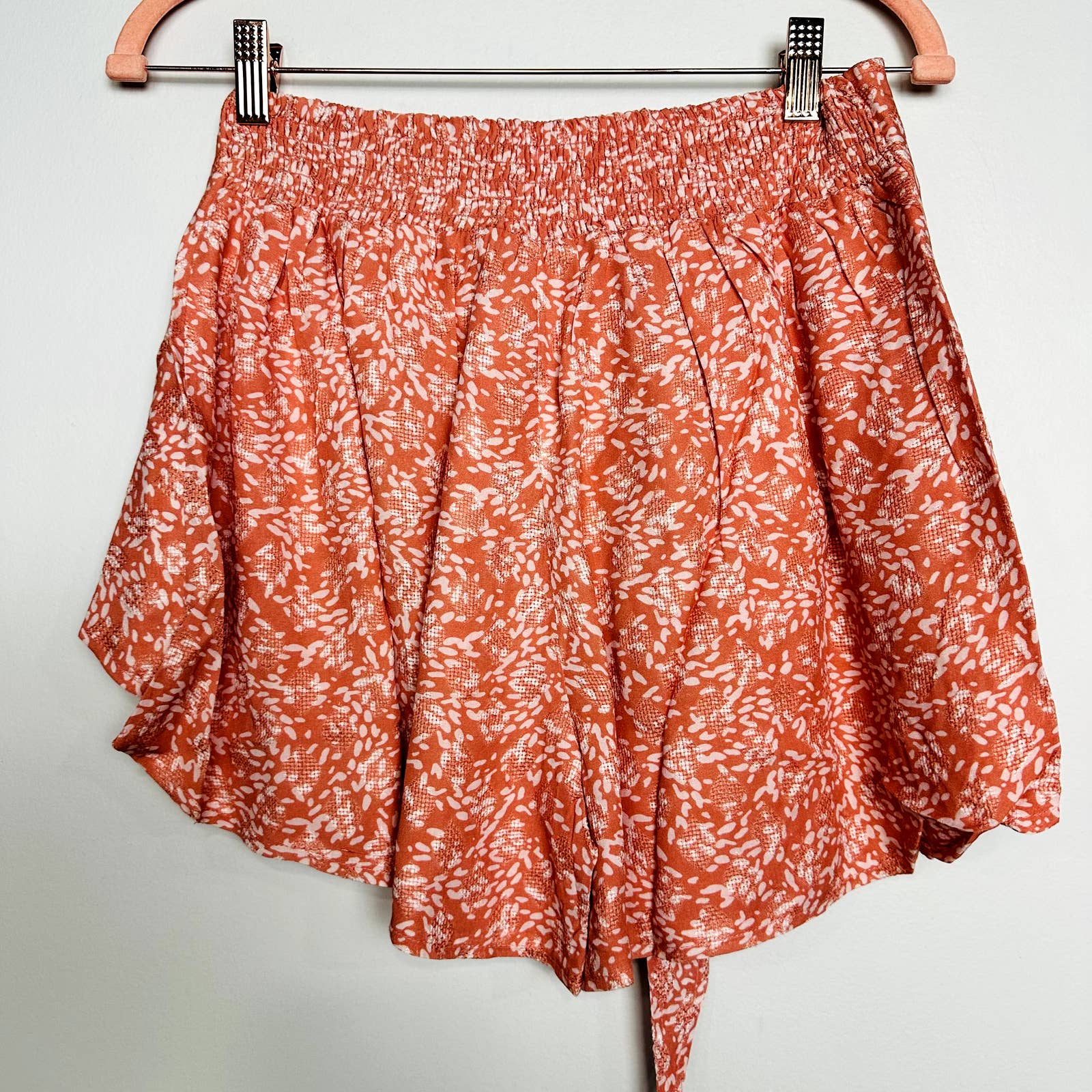 Lulus NWT Most Perfect Day Geometric Print Knot Tie-Front Shorts Coral Sz Medium