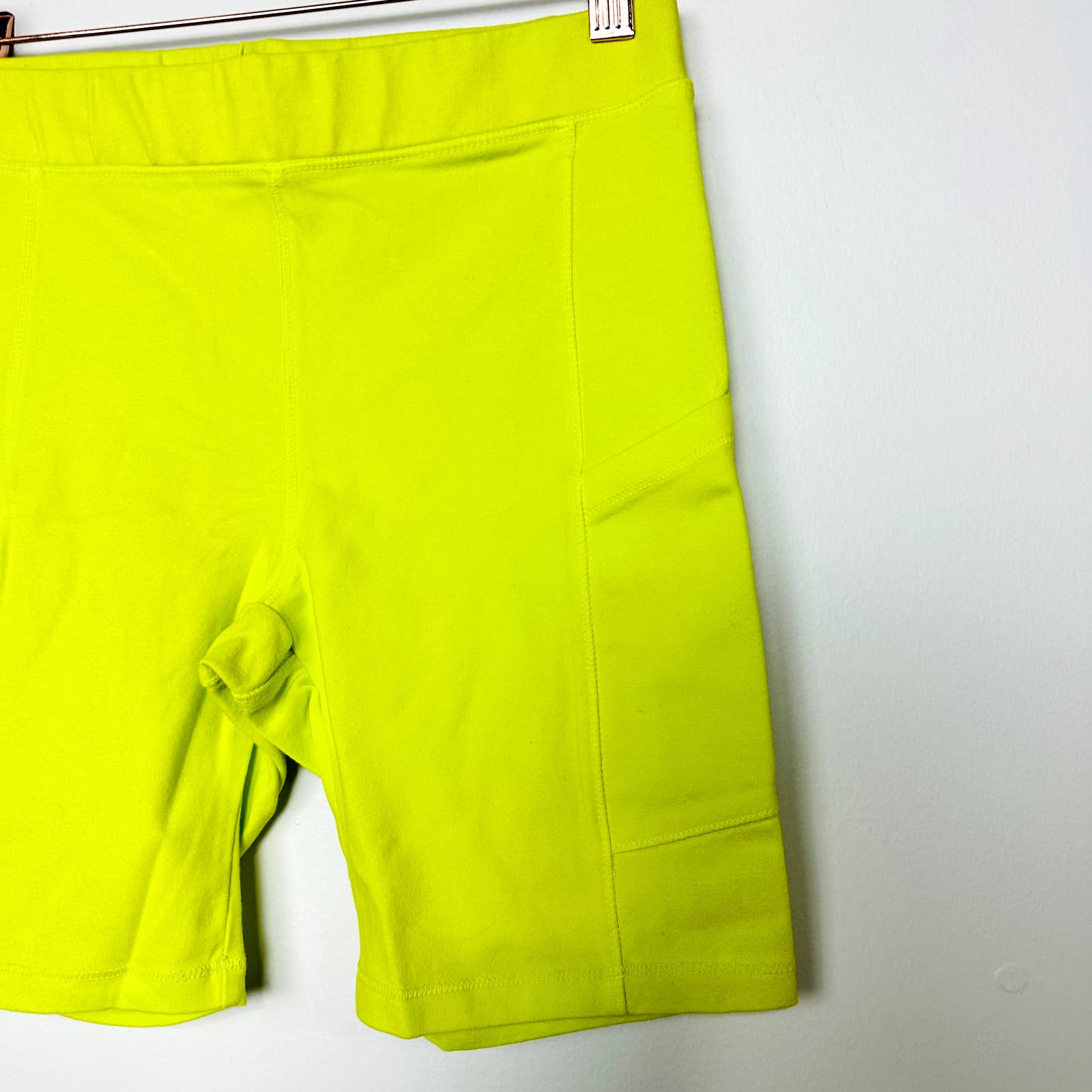 Monrow NWT Athletic Workout Gym Running Pockets Biker Shorts Citron Size XS