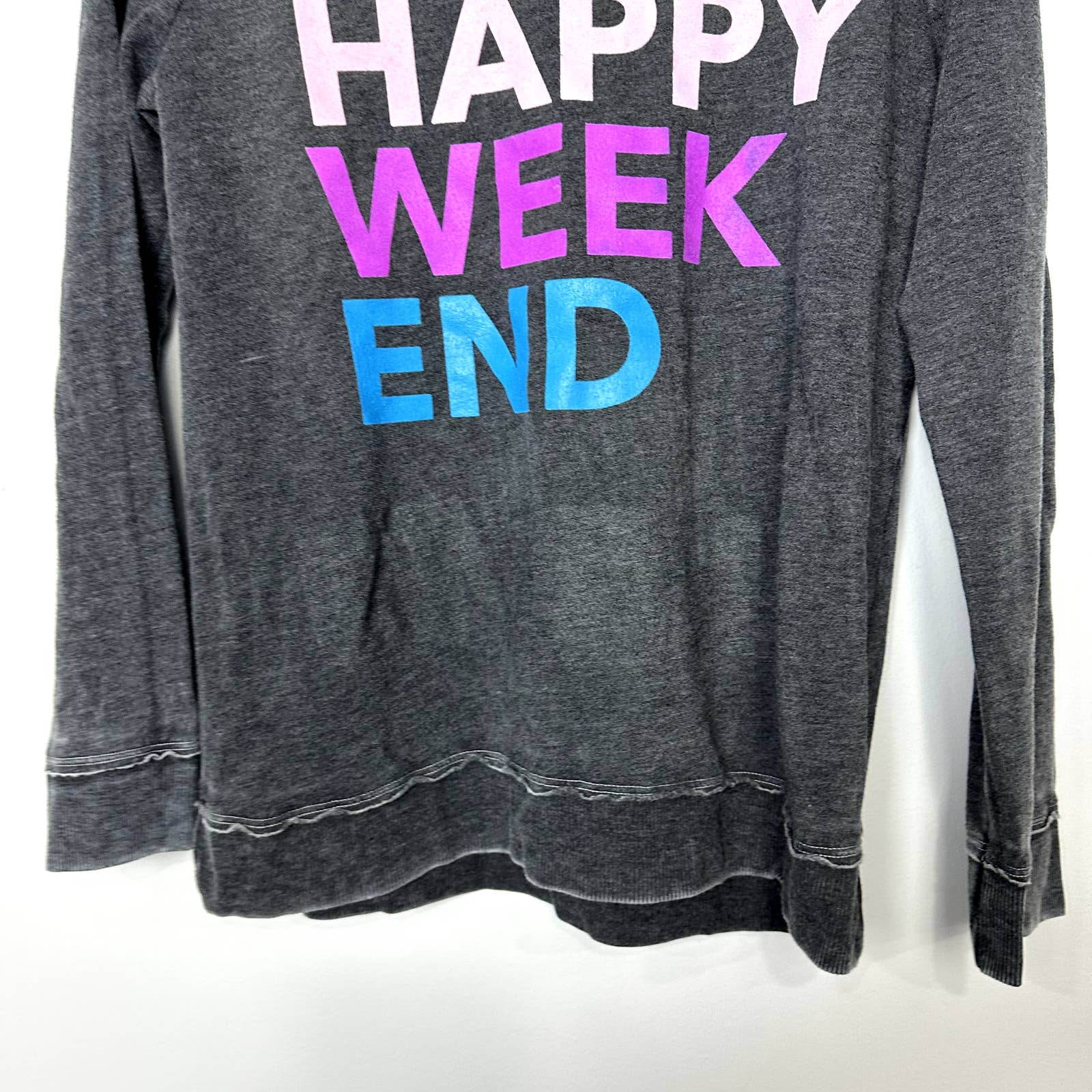 Chaser NWT Happy Weekend Grapjic Crewneck Long Sleeve Tee Charcoal Size Medium