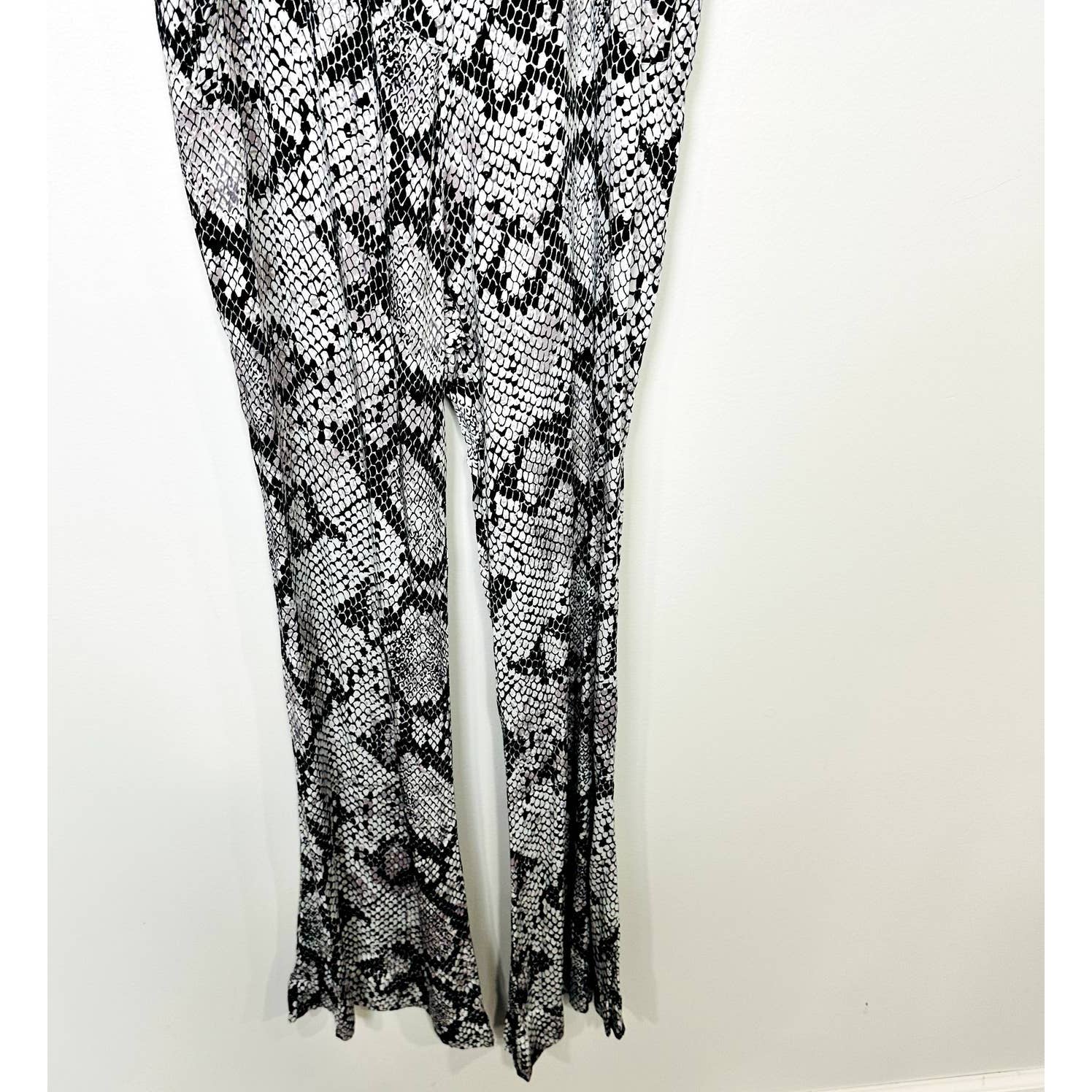 Chaser NWT Snake Print Button Front Spaghetti Straps Knot Jumpsuit Gray Sz Small